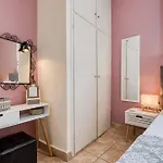 Jo's Guesthouse, Benitses * Бенитсес