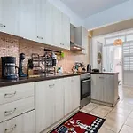 Jo's Guesthouse, Benitses