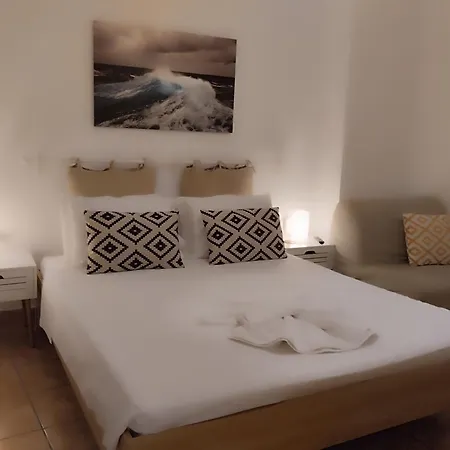 Jo's Guesthouse, Benitses