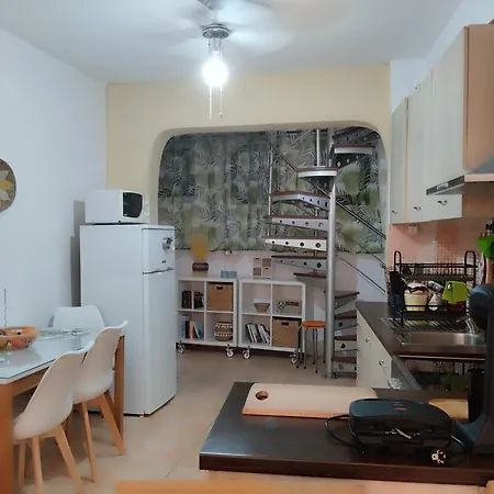 Jo's Guesthouse, Benitses Holiday home *