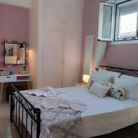Jo's Guesthouse, Benitses *