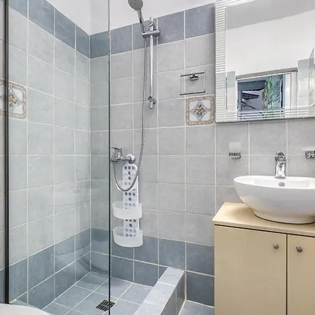 Jo's Guesthouse, Benitses Σπίτι διακοπών *