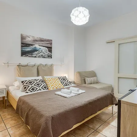 Jo's Guesthouse, Benitses 贝尼蔡斯