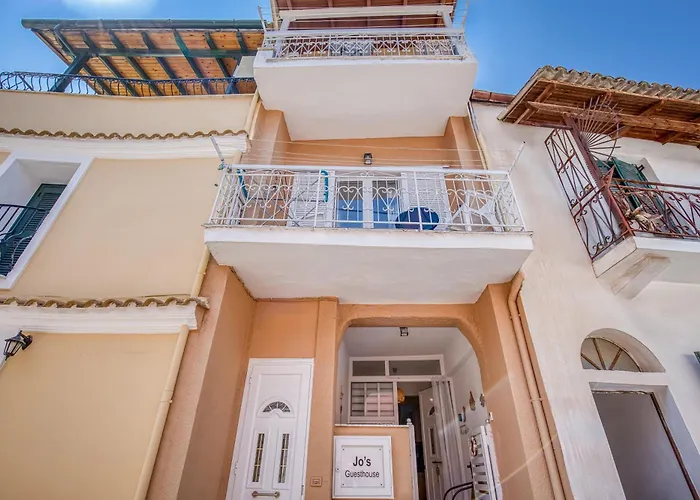 Jo's Guesthouse, Benitses Сasa de vacaciones