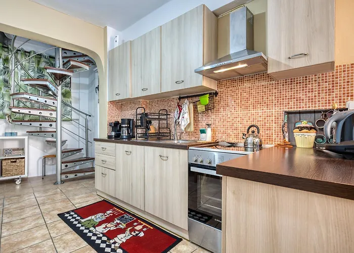 Jo's Guesthouse, Benitses *