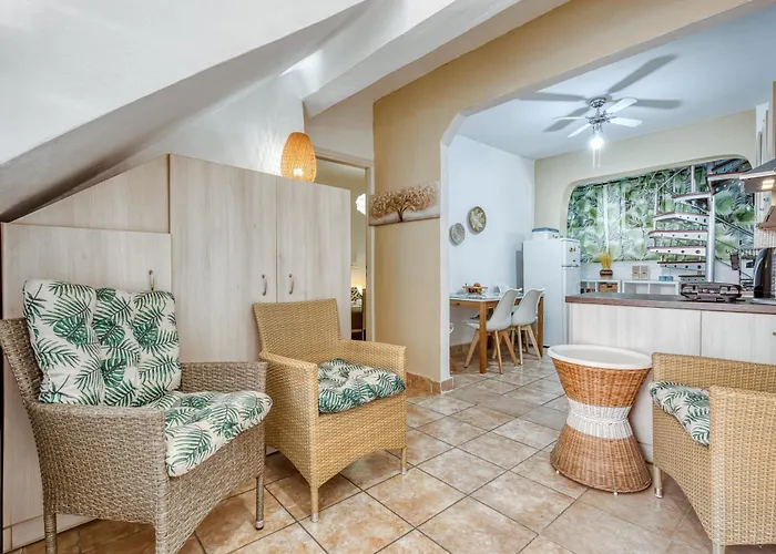 Сasa de vacaciones Jo's Guesthouse, Benitses