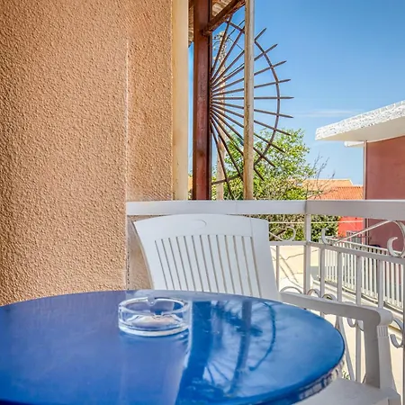 Jo's Guesthouse, Benitses * Benitses (Corfu)