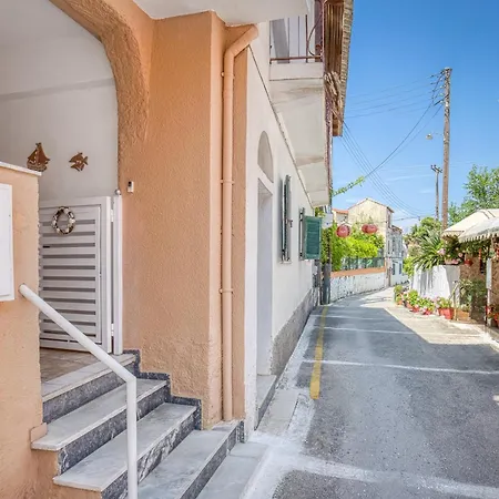 Jo's Guesthouse, Benitses בית נופש בניטסס