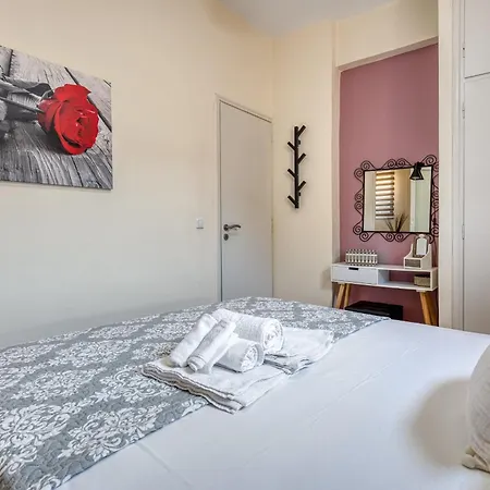 Jo's Guesthouse, Benitses *