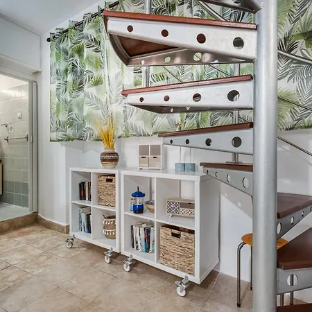 בית נופש Jo's Guesthouse, Benitses *