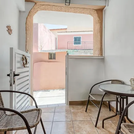 Jo's Guesthouse, Benitses בית נופש