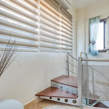 Jo's Guesthouse, Benitses Casa de Férias *