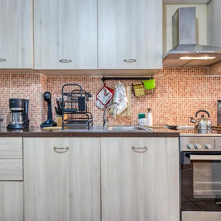 Jo's Guesthouse, Benitses Benitses (Corfu)