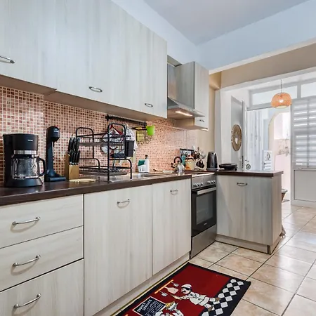 Jo's Guesthouse, Benitses