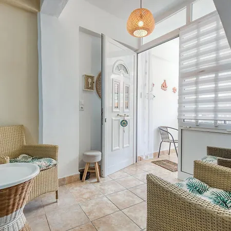 Jo's Guesthouse, Benitses Casa de Férias