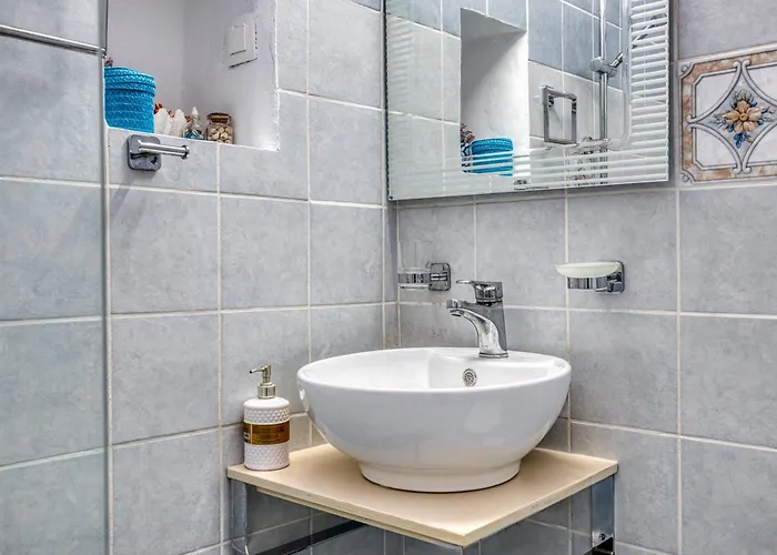Jo's Guesthouse, Benitses בניטסס