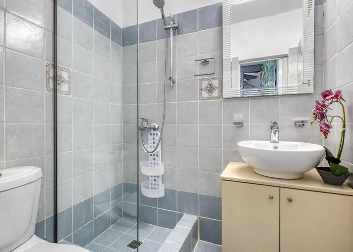 Jo's Guesthouse, Benitses בית נופש *