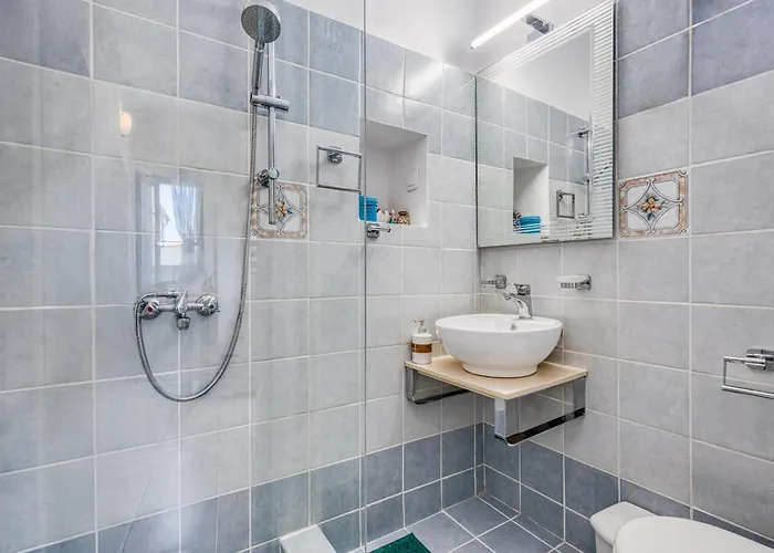 בית נופש Jo's Guesthouse, Benitses *