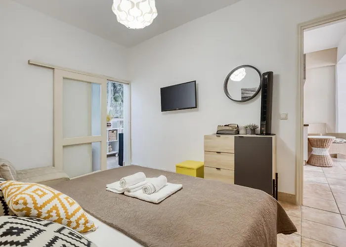 בית נופש Jo's Guesthouse, Benitses בניטסס