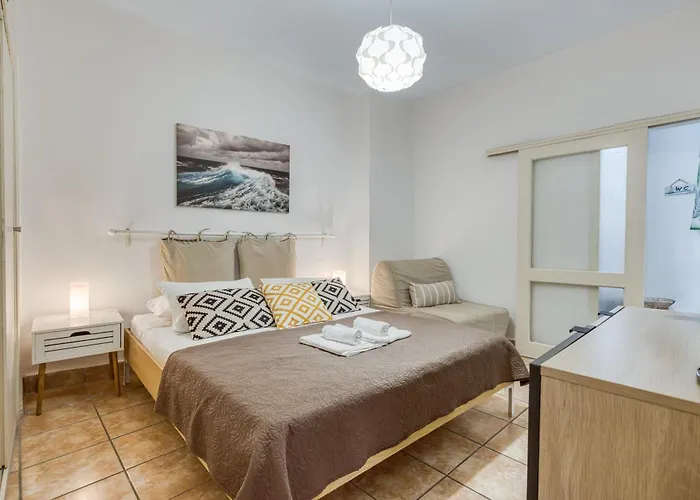 Jo's Guesthouse, Benitses בניטסס