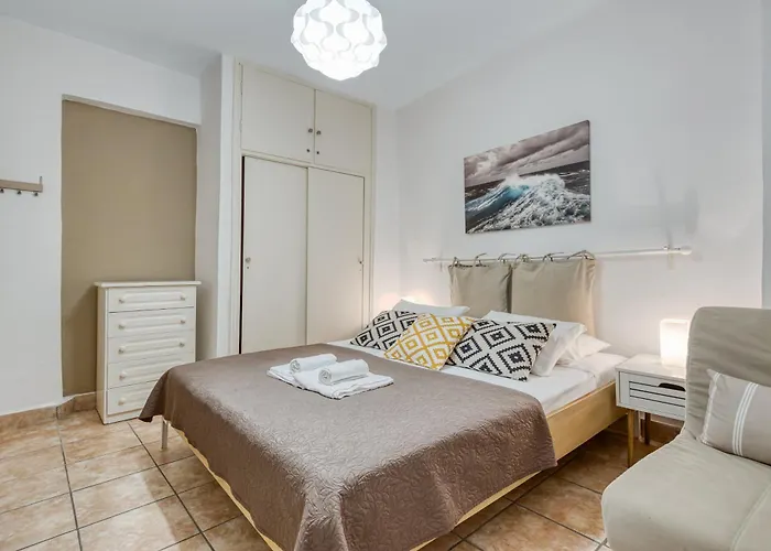בית נופש Jo's Guesthouse, Benitses