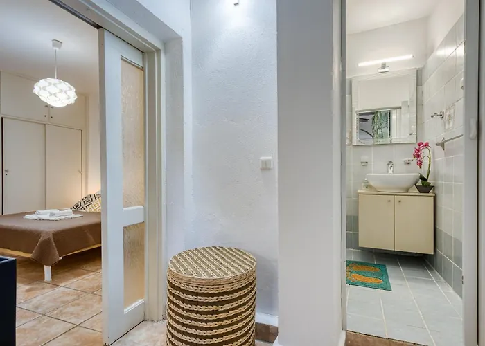 בית נופש Jo's Guesthouse, Benitses *