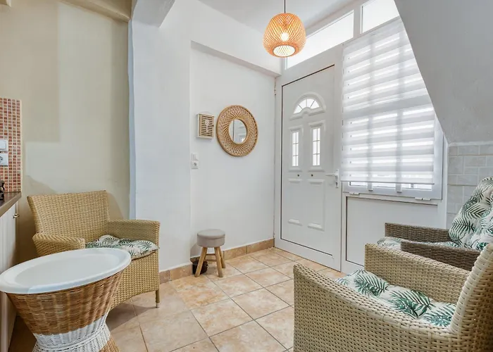 Jo's Guesthouse, Benitses בית נופש בניטסס